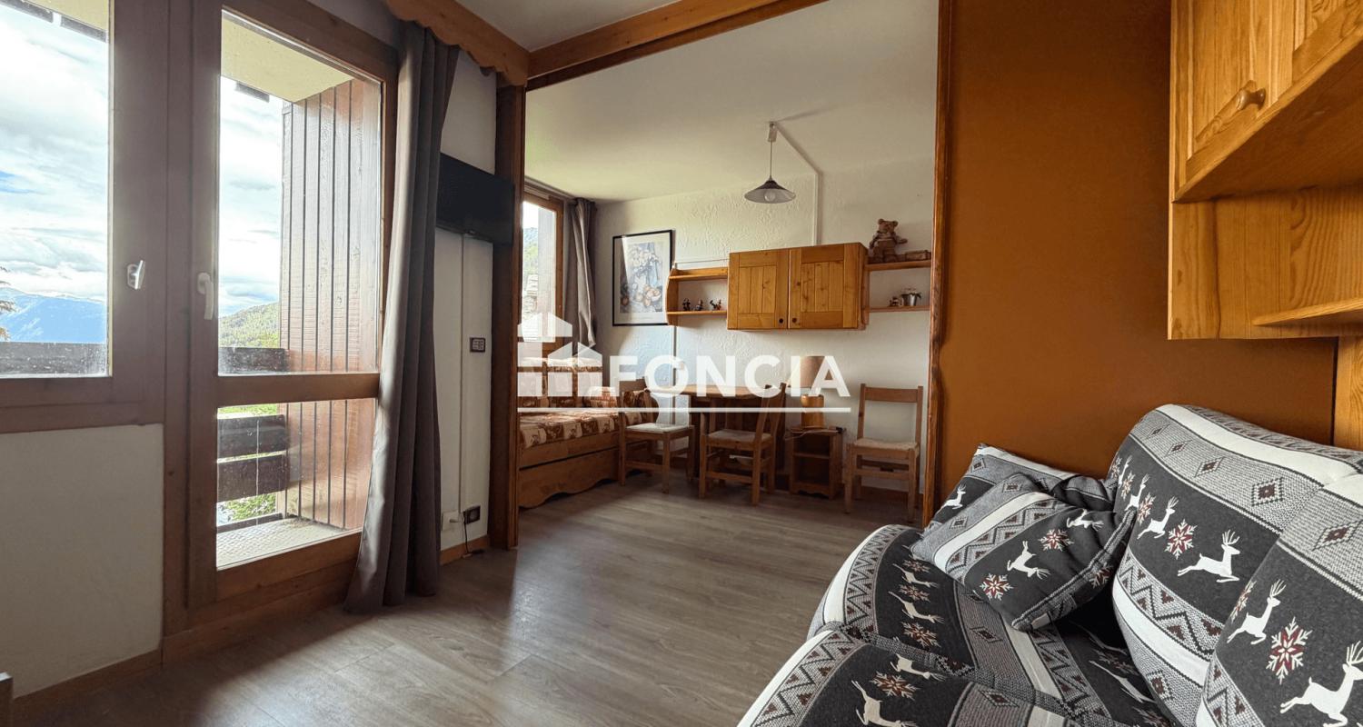 Studio skis aux pieds hameau de Crève Coeur