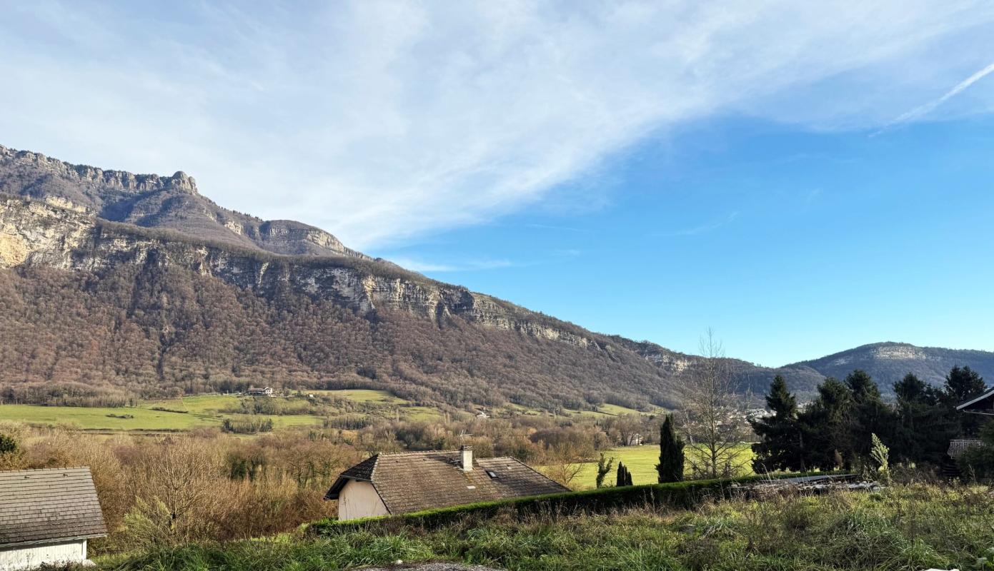Maison neuvee avec vue dégagée sur les montagnes