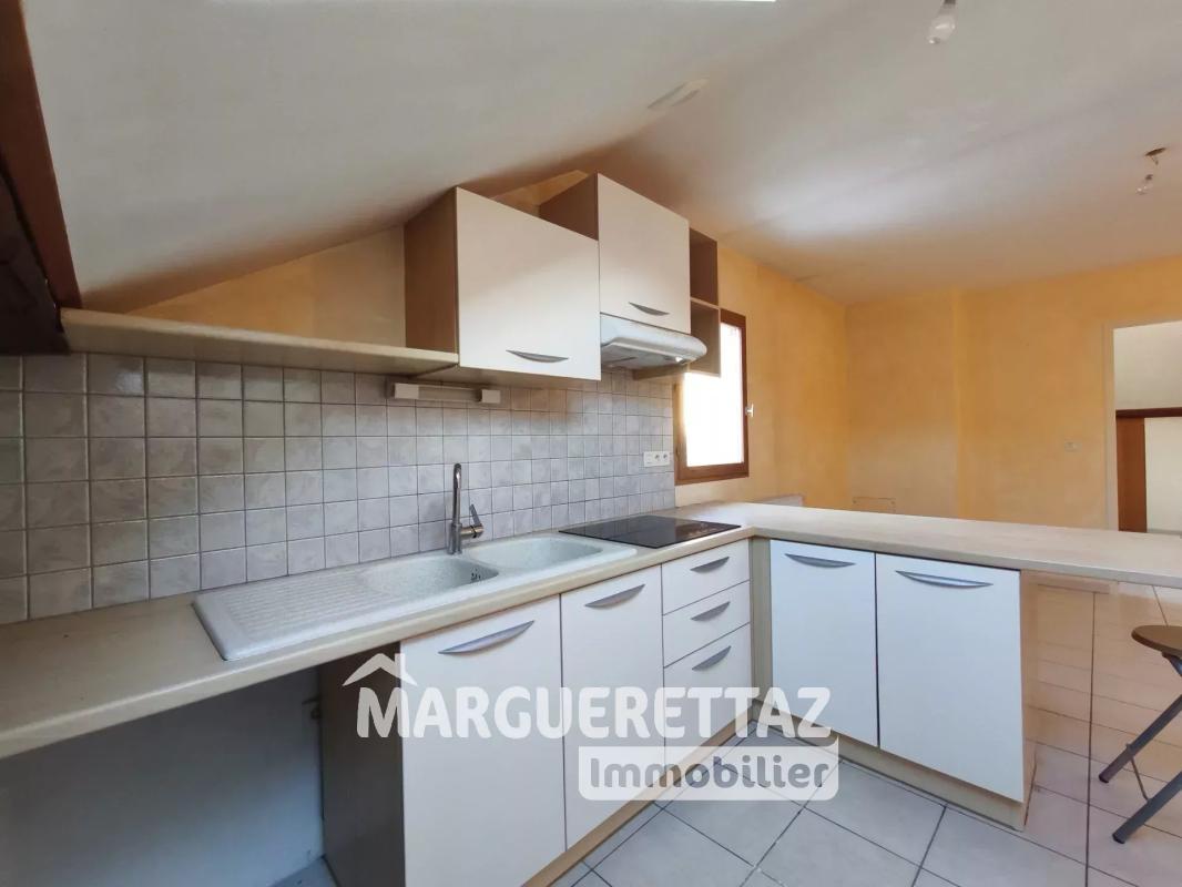 T3 mansardé dans petite copropriété - Photo 5