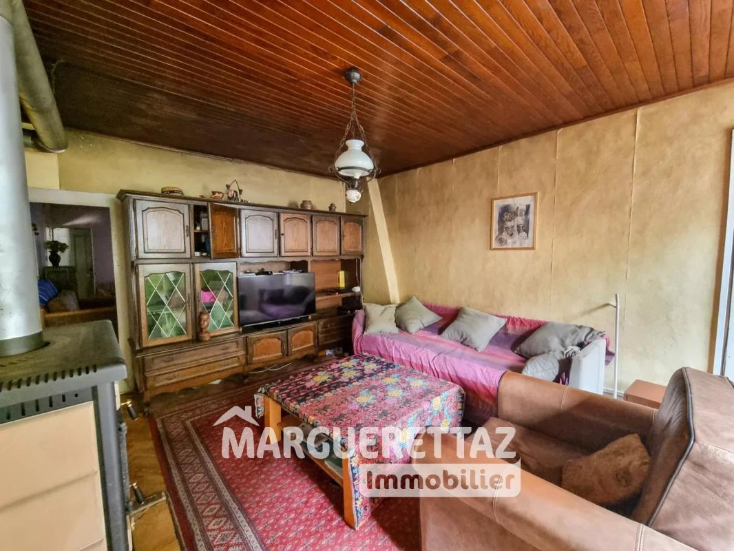 Maison de 220m² pour 350 utile entièrement à rénover - ST JEOIRE - Photo 3