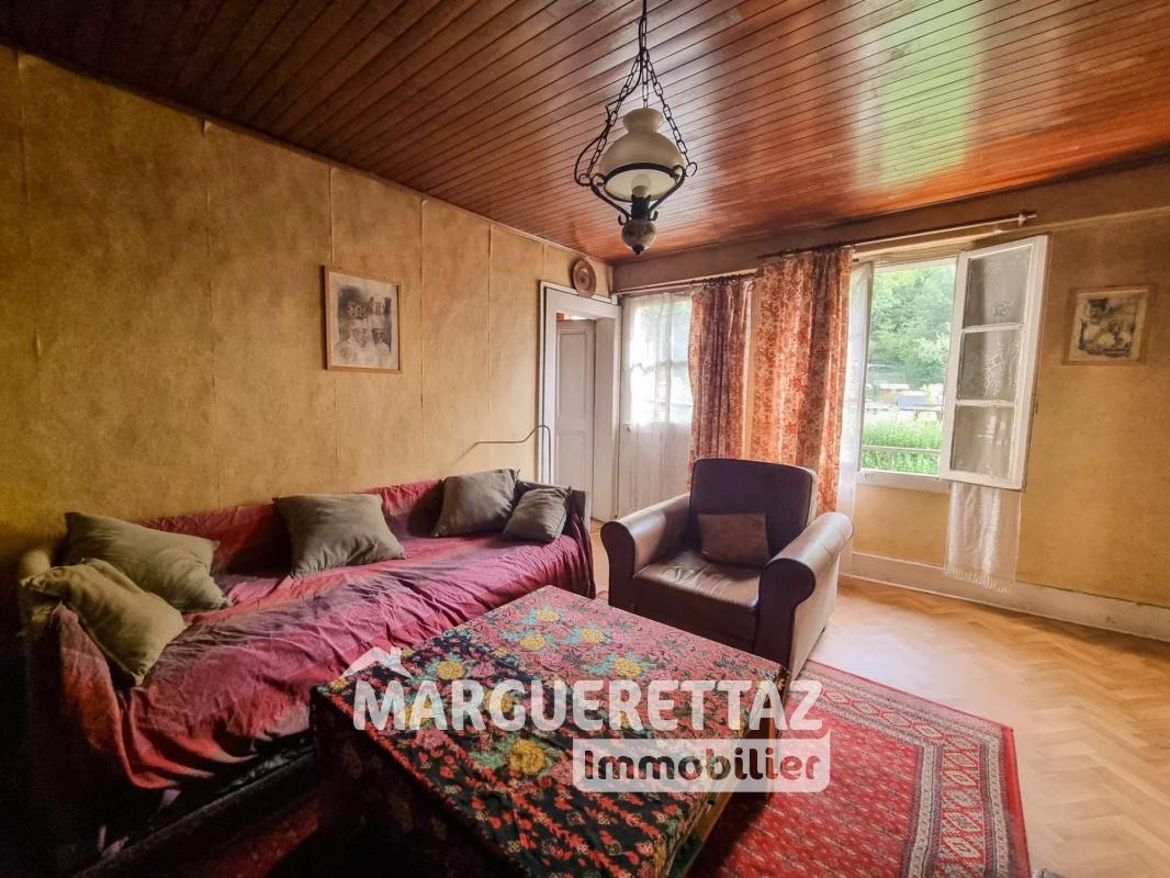 Maison de 220m² pour 350 utile entièrement à rénover - ST JEOIRE - Photo 4