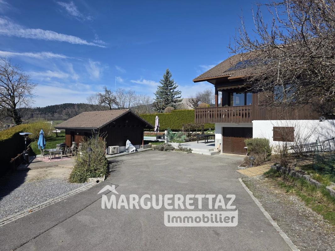 CHALET 240 M² AVEC PISCINE + 2 STUDIOS - Photo 4
