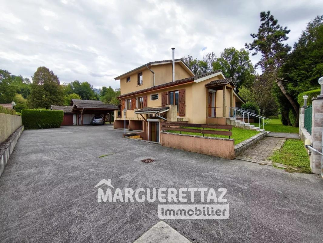 Maison 8 pièces avec atelier, parking goudronné et petit chalet - Photo 2