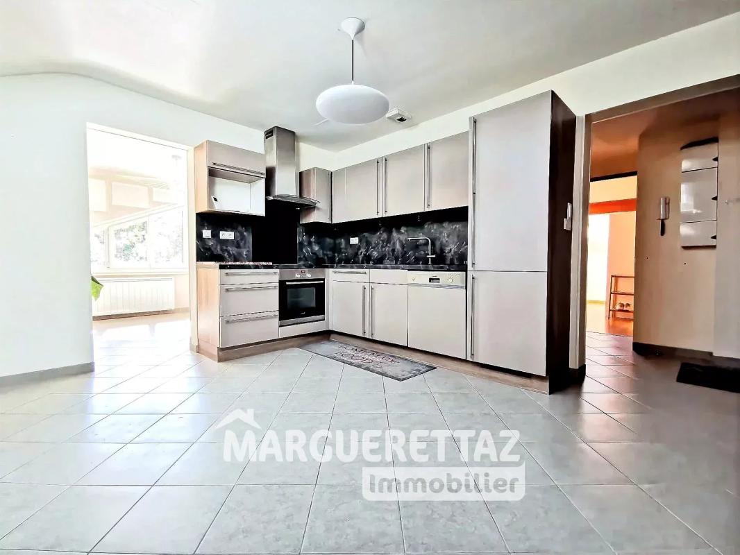 T3 RÉNOVÉ – DERNIER ÉTAGE AVEC ASCENSEUR – VUE MONTAGNE – 80,5 m² HABITABLES - Photo 3