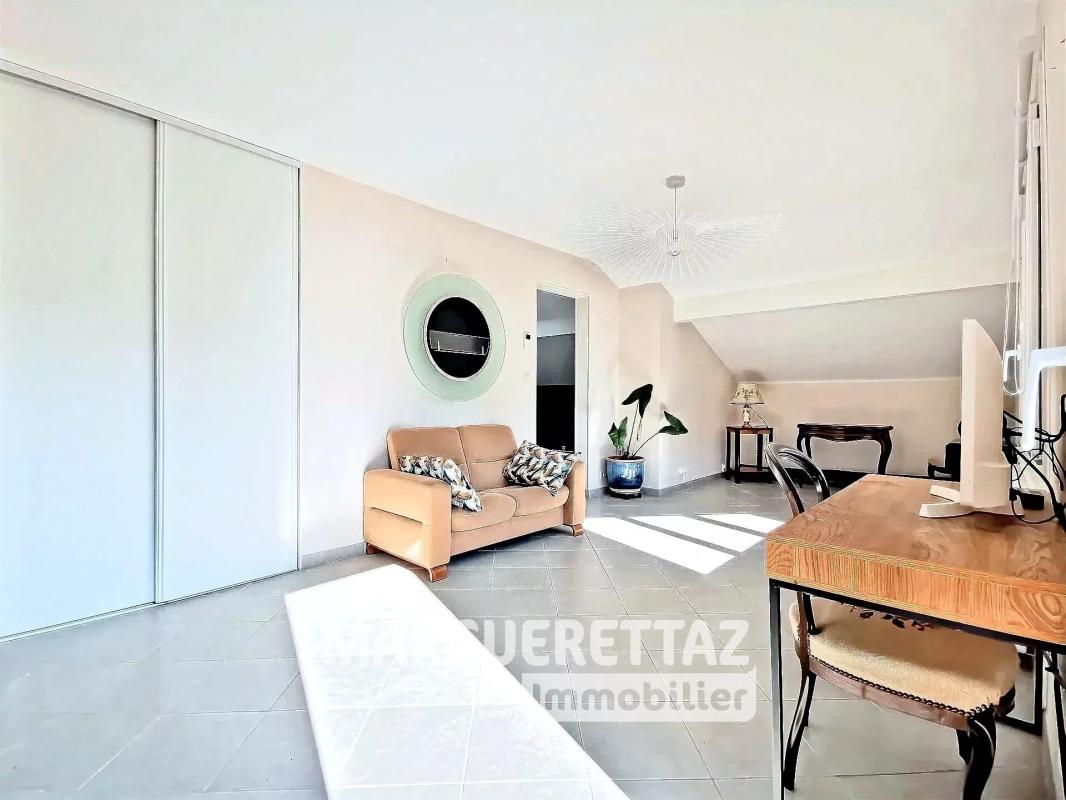 T3 RÉNOVÉ – DERNIER ÉTAGE AVEC ASCENSEUR – VUE MONTAGNE – 80,5 m² HABITABLES - Photo 4