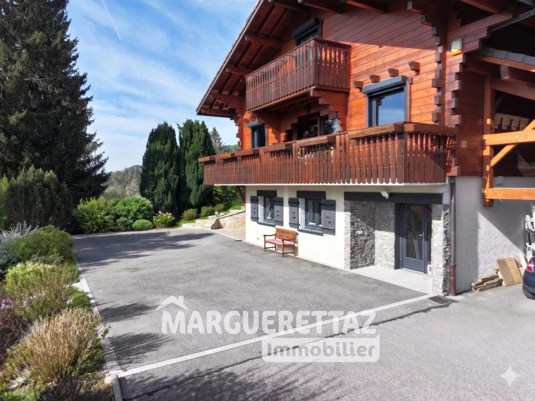 Chalet - vue dégagée - calme - 164 m² habitables - 2705 m² de terrain clôturé - Cœur de Boëge ! - Photo 4