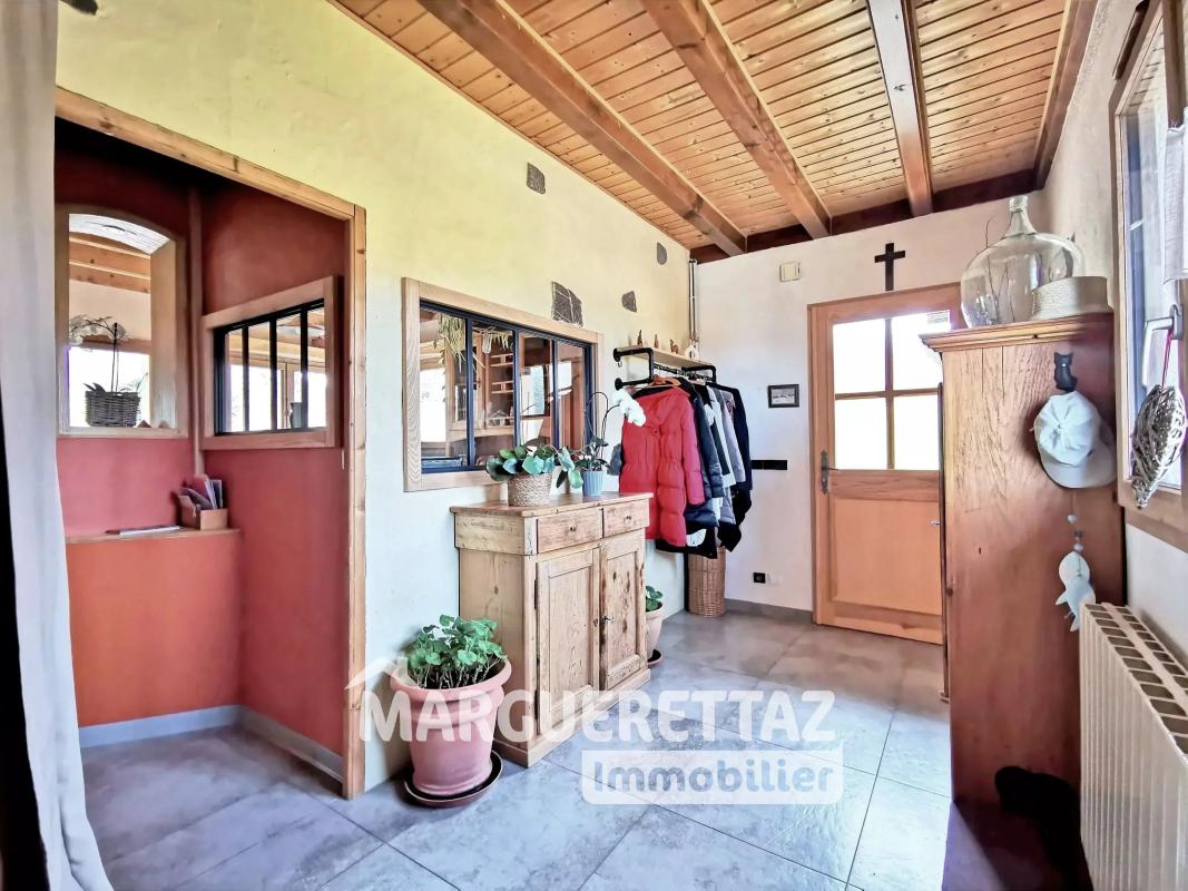 Vue Môle pour cette belle maison cossue avec sous-sol complet, au calme,  sur 1353 m² de terrain - Photo 2