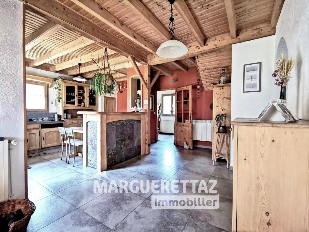 Vue Môle pour cette belle maison cossue avec sous-sol complet, au calme,  sur 1353 m² de terrain - Photo 3