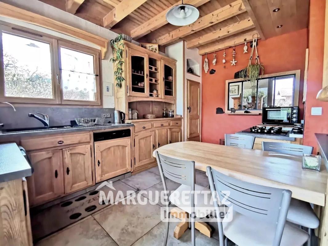 Vue Môle pour cette belle maison cossue avec sous-sol complet, au calme,  sur 1353 m² de terrain - Photo 4