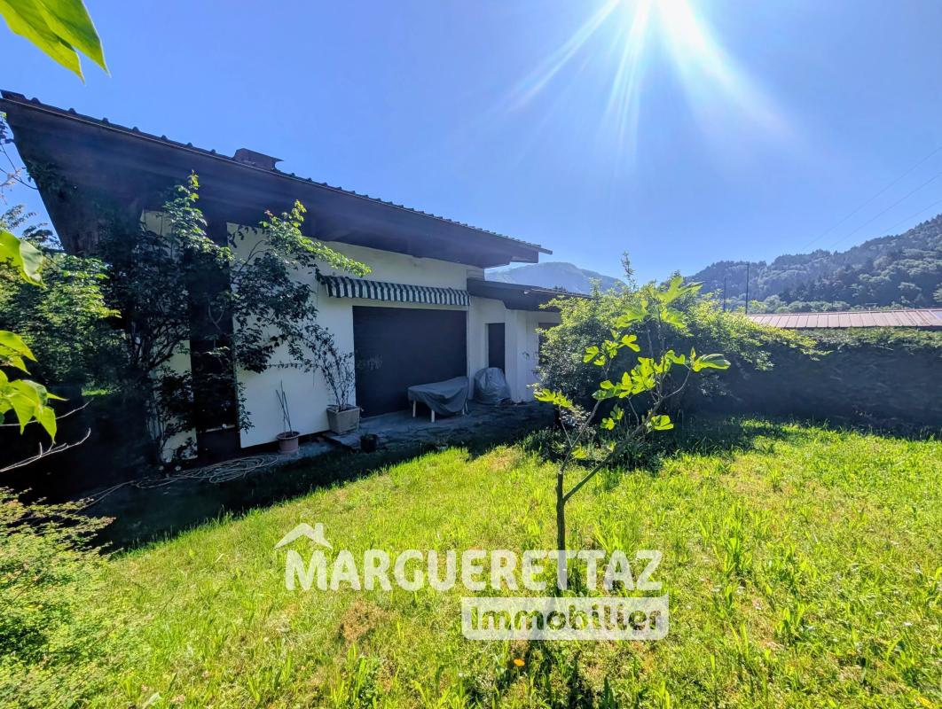 Maison de 115m² avec dépendances et garages - 2400m² terrain - St Jeoire - Photo 2