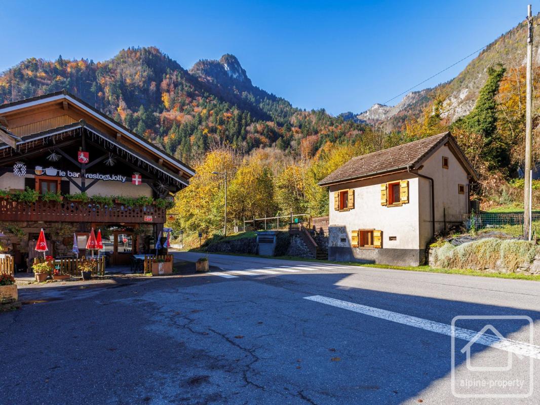Un chalet indépendant de 2 chambres sur un terrain de 532 m2, entre le lac Léman et les stations de ski des Portes du Soleil