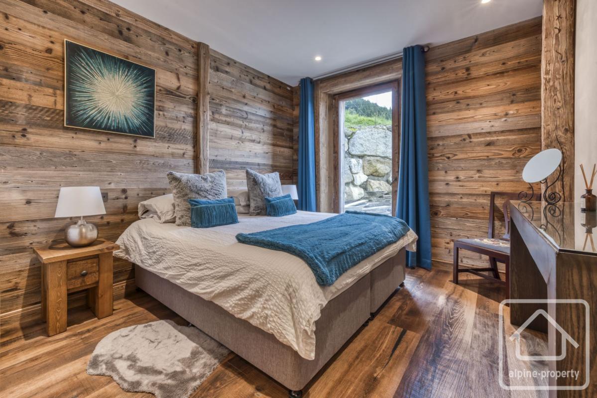 Ferme spectaculaire sur un grand terrain privé, 5 chambres, vue panoramique sur la montagne, proche des remontées mécaniques et de Genève