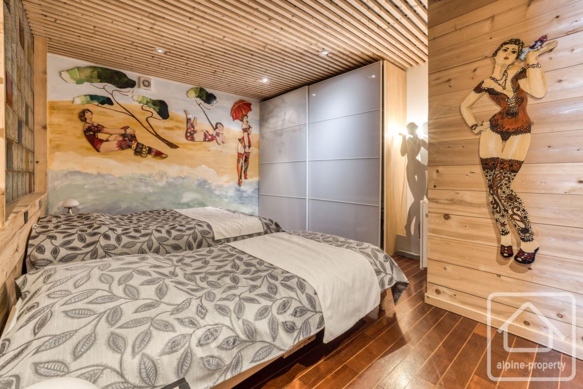 Chalet individuel skis aux pieds de 4 chambres avec sauna, ski-room et garage, proche de Chamonix et de Genève