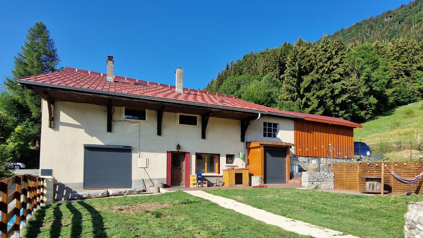 Une maison de caractère magnifiquement rénovée avec studio indépendant et vue sur les montagnes