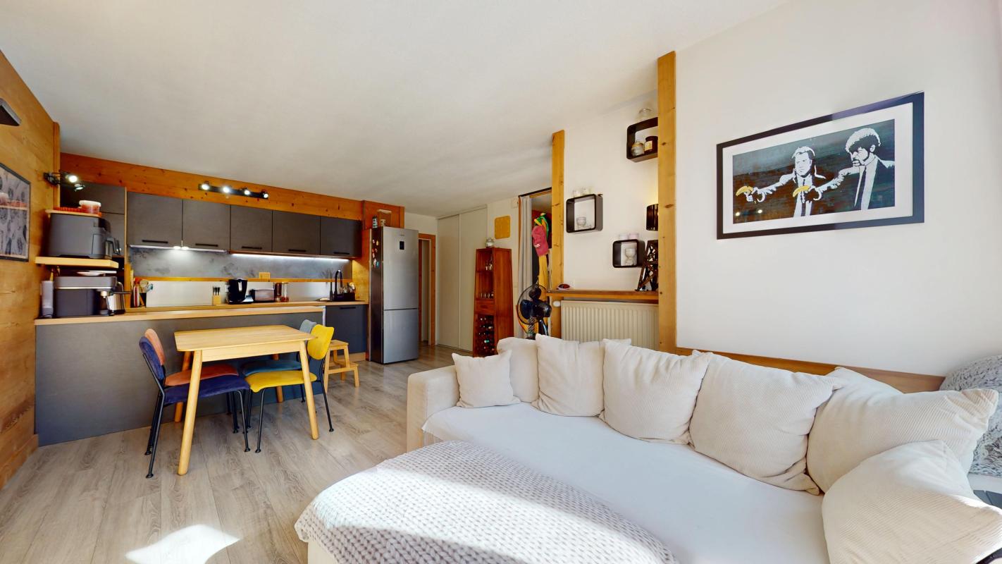 Appartement rénové de 68 m² aux Carroz avec terrasse et jardin privatifs