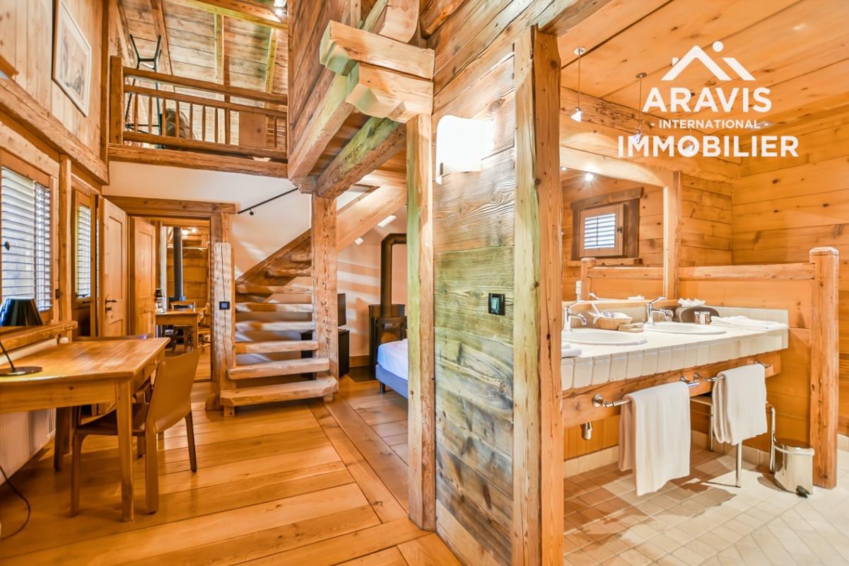 Skis au pieds, chalet au fort potentiel ! - Photo 2