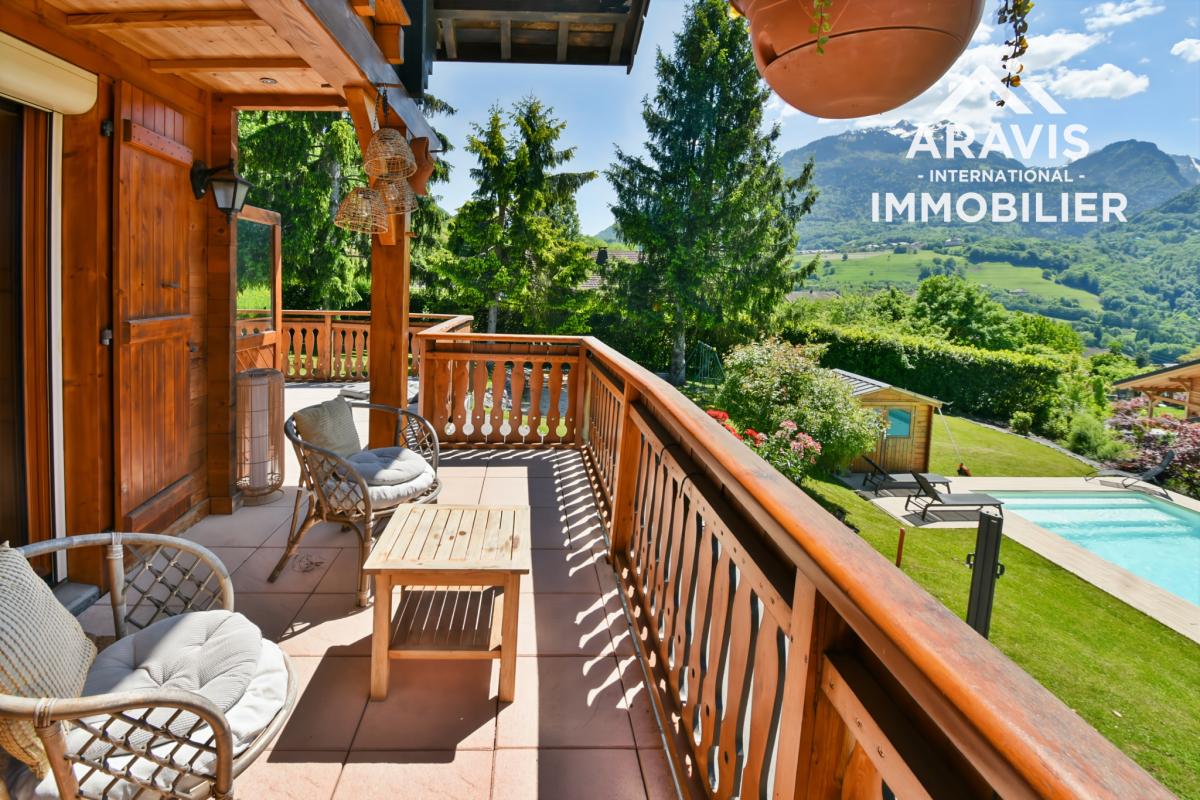 Chalet familial avec vue dégagée et piscine - Photo 3