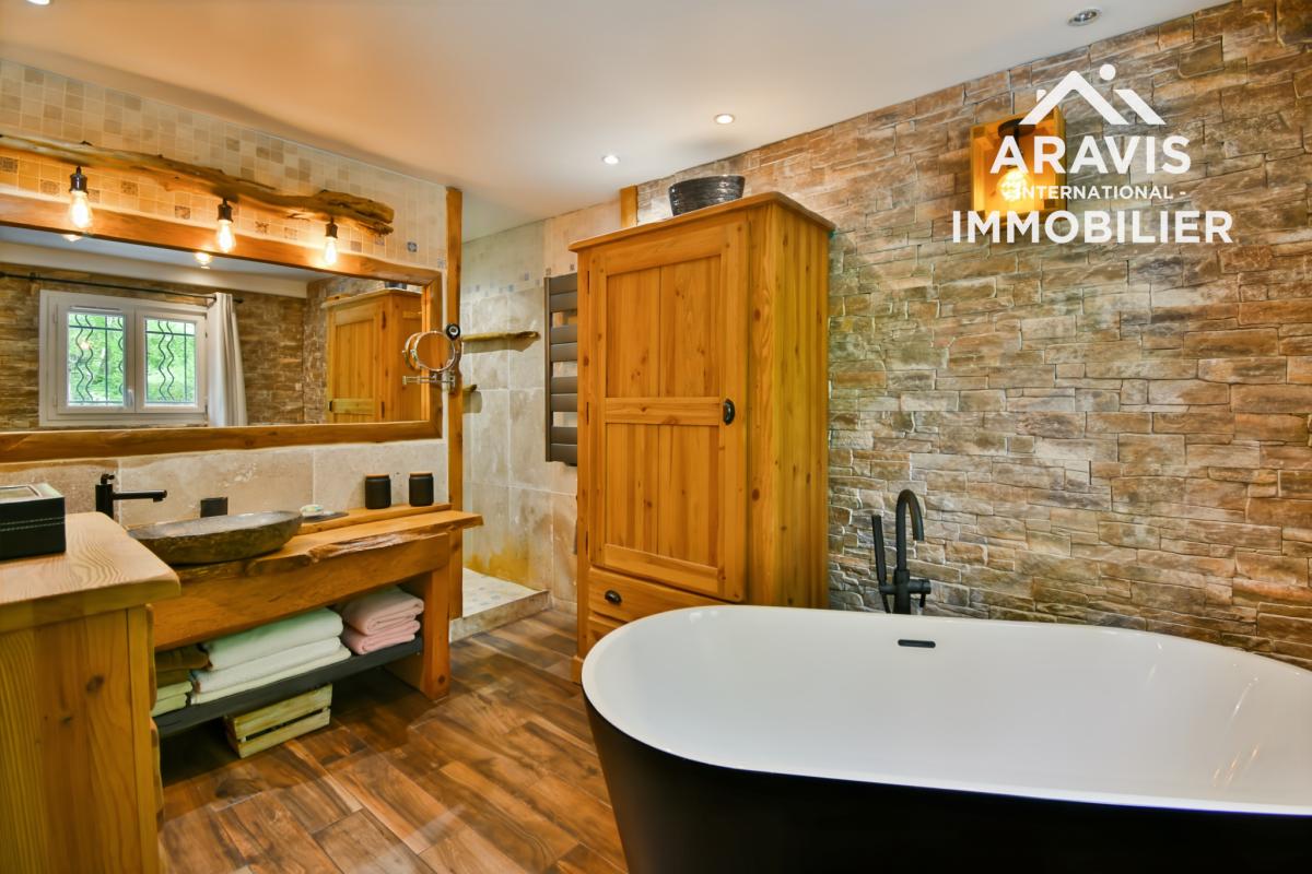 Vaste maison avec 3 appartements, spa et vue montagnes - Photo 4
