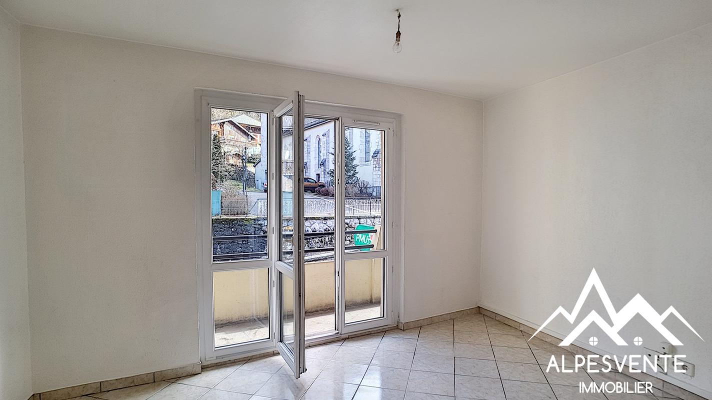 A LOUER A L'ANNEE APPARTEMENT DE 2 CHAMBRES - Photo 2