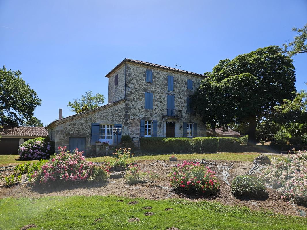 Maison en pierre 9 pièces
