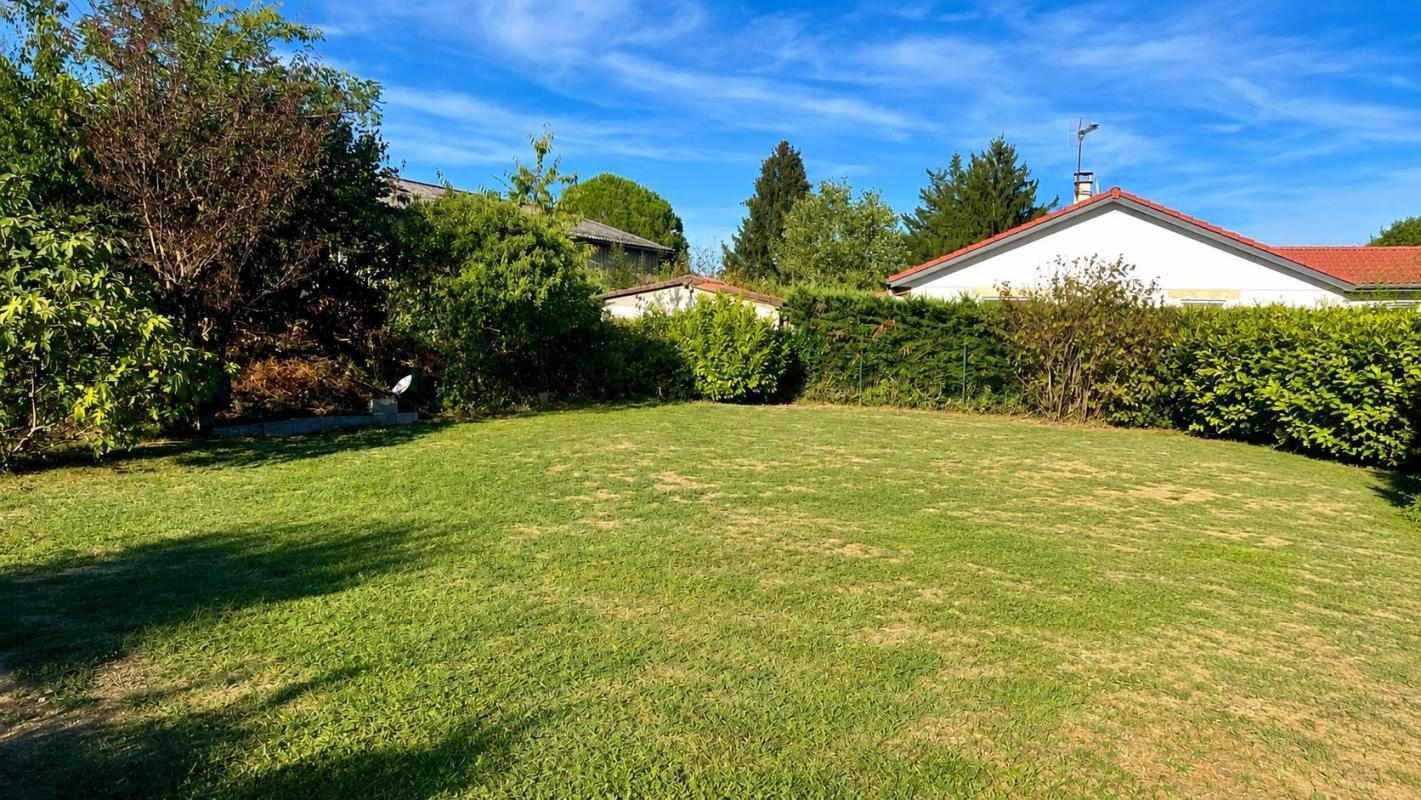 Terrain — Saint-Romain-de-Jalionas