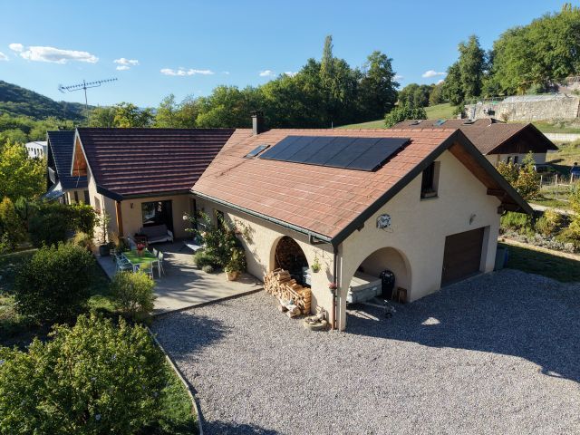 Maison de 162m2 implantée sur une parcelle de 1677m2 avec un vaste sous-sol
