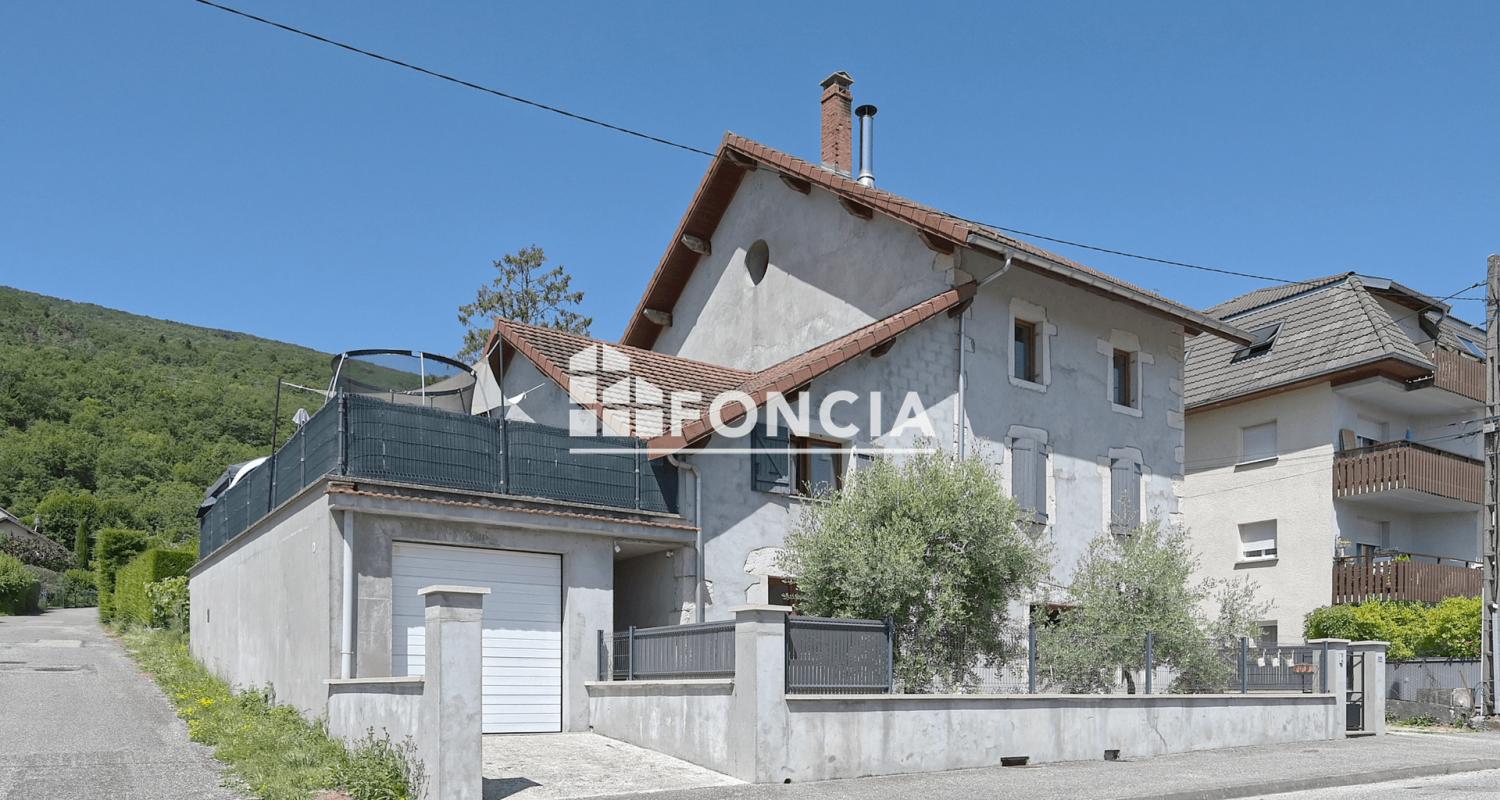⭐ RARE À LA VENTE – Maison de caractère avec fort potentiel – 133 m² habitables – Terrasses, jardin, garage de 60 m²