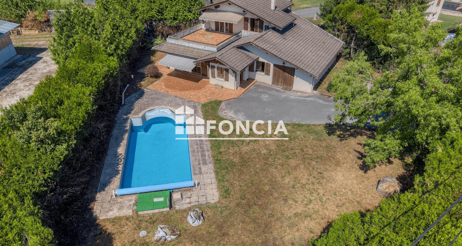 Chavanod - Belle propriété avec piscine, grand terrain et garage de 50 m²