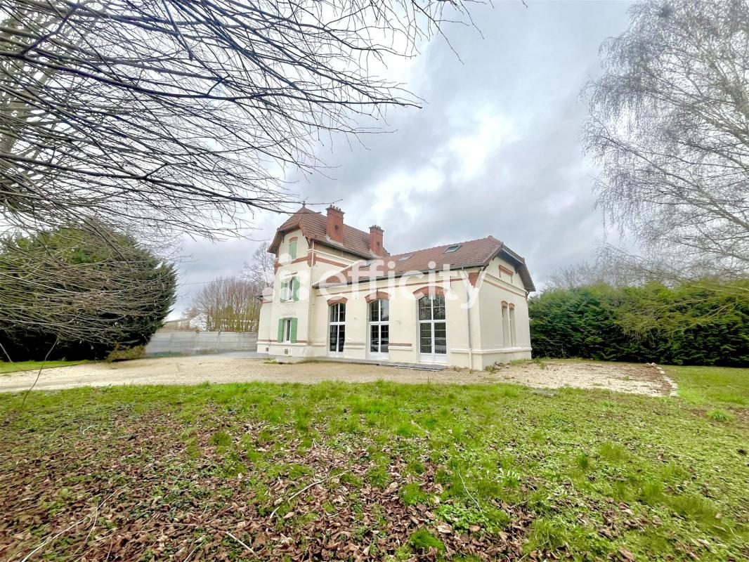 Maison 245m² — Ciry-Salsogne