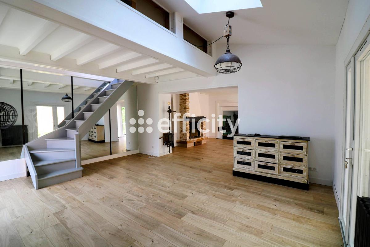 Maison 206m² — Lozanne