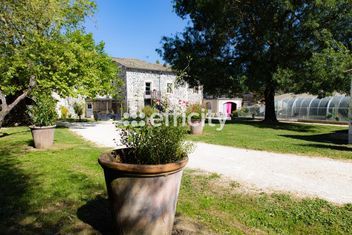 Maison 608m² — Baix