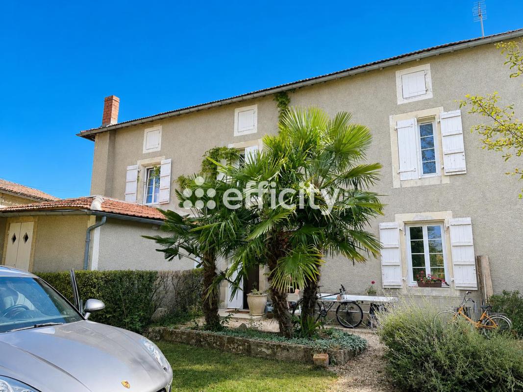 Maison 329m² — Fontaine-Chalendray