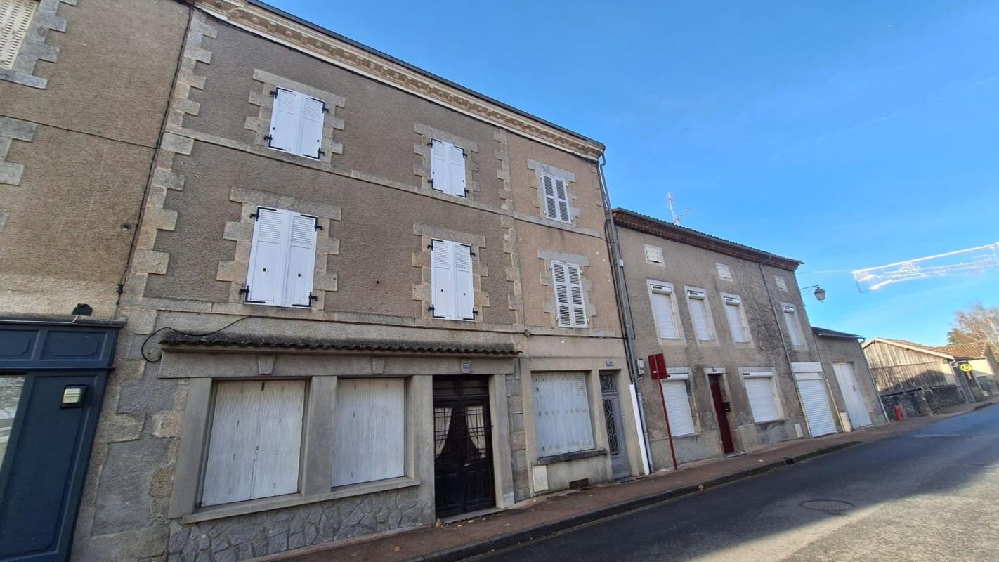 Maison 228m² — Piégut-Pluviers