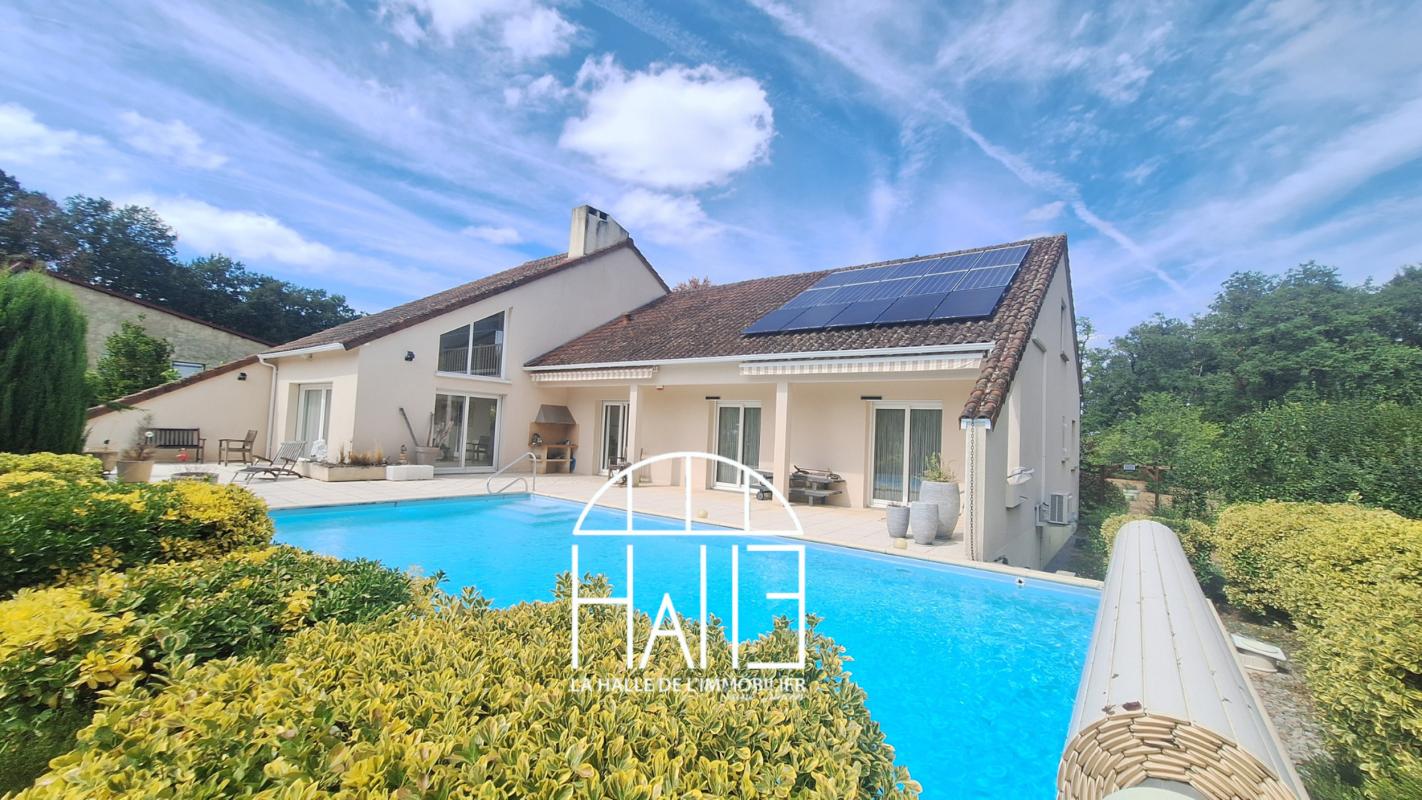 Maison 255m² — Saint-Victurnien
