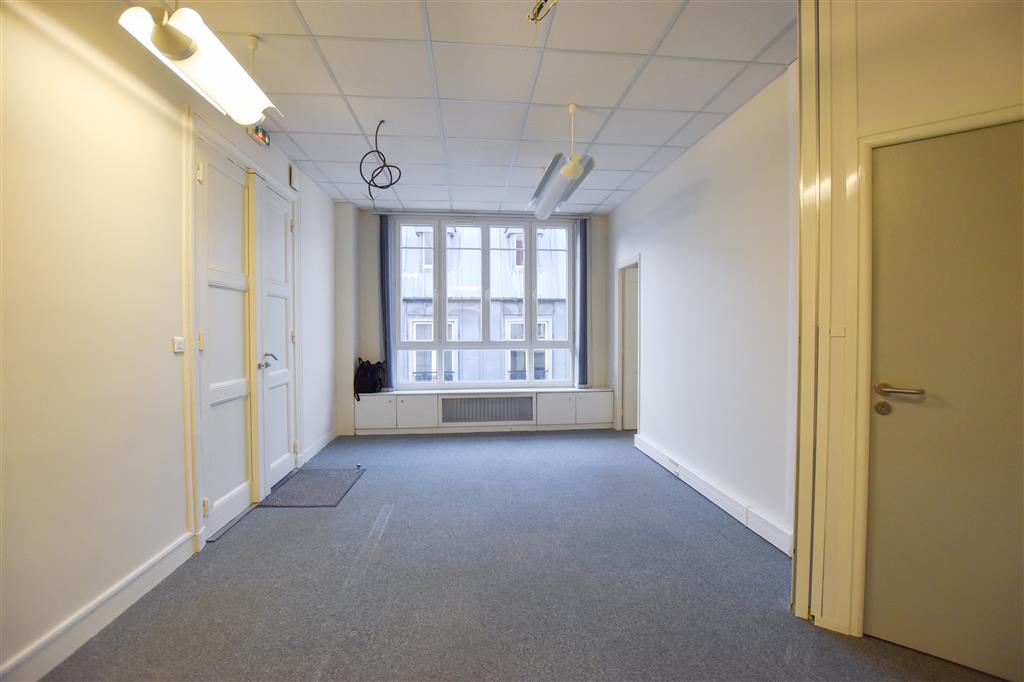 ²Bureaux calme sur cour proche Saint Philippe du Roule