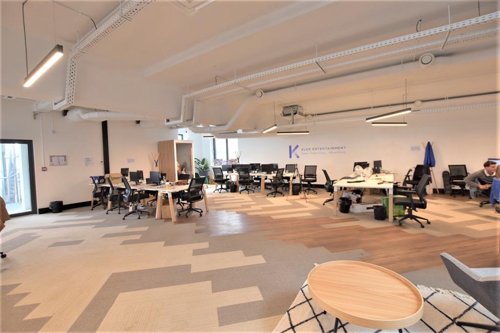 A louer bureaux en parfait état avec ROOFTOP de 300m²