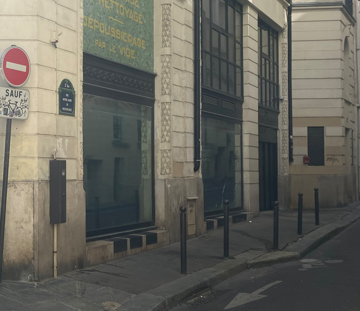 Proche des Grands Boulevards, à louer spacieuse boutique