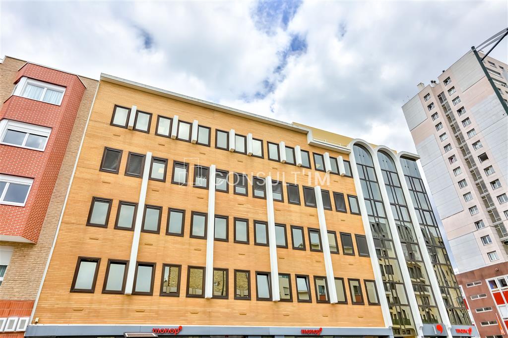 A louer bureaux au coeur de Clichy avec accès PMR