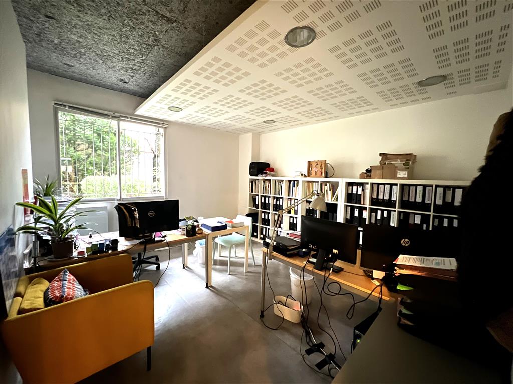 Bureaux à louer avec vitrine aux Buttes Chaumont