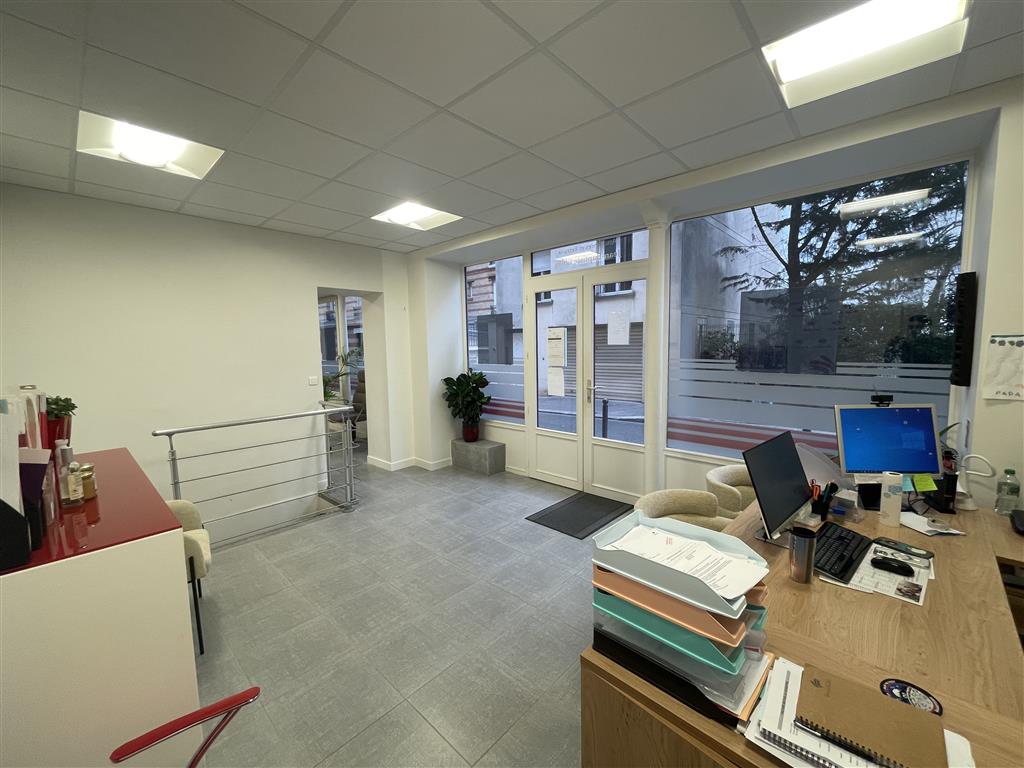 Bureau à louer avec vitrine - Cité Moynet