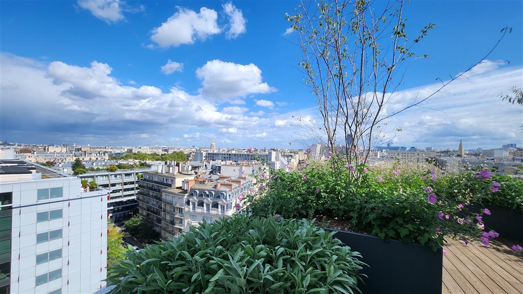 Grande surface de bureaux dans un immeuble restructuré