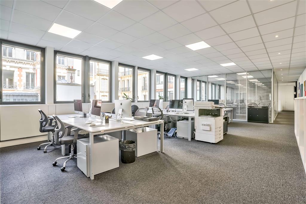 Bureaux lumineux et rénovés de 170m² à louer