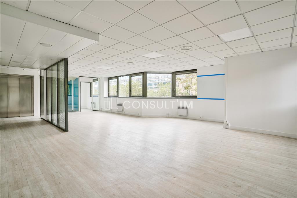 Au pied du métro Billancourt, ligne 9 , Bureaux à louer de 299m²