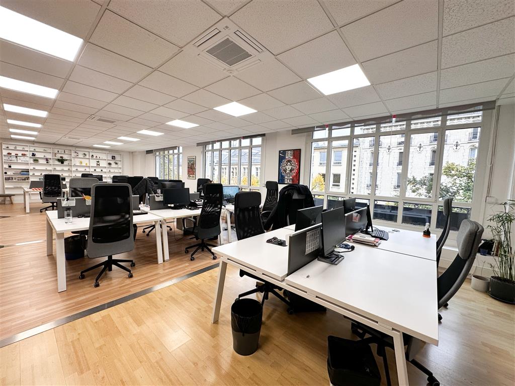 A louer bureaux lumineux à deux pas du métro Rue Saint Maur