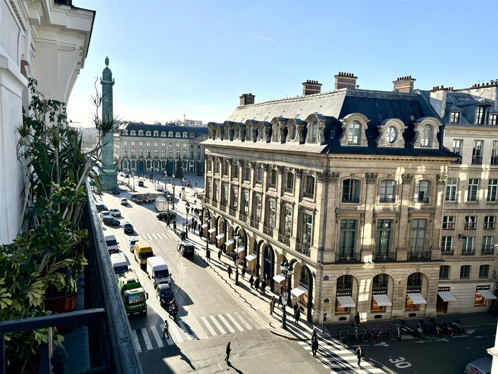 A louer une surface tout près de la place de la Concorde