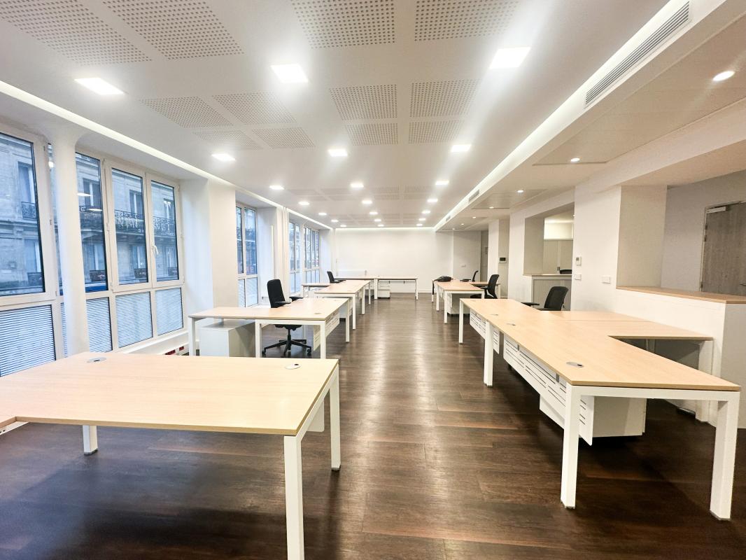 Bureaux lumineux entièrement rénovés, câblés et climatisés