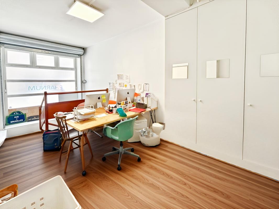 A proximité Porte de Clichy, à louer bureaux de 67m²