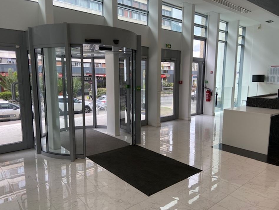 A louer, surface de bureaux de 832 m² divisibles à partir de 158 m²