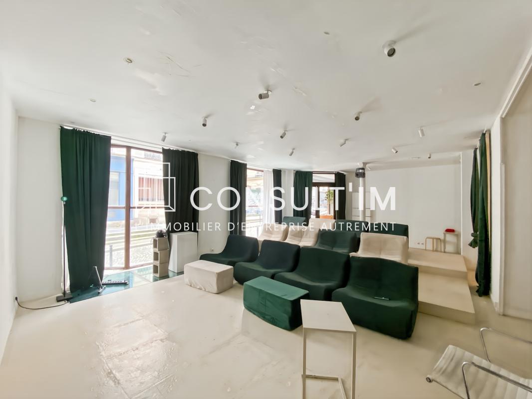 Local commercial proche Ile Saint Louis avec double accès