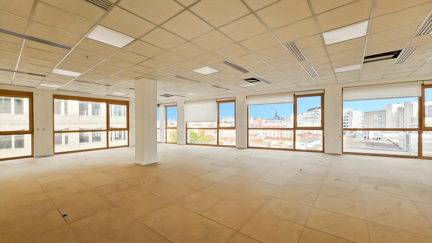 Immeuble neuf tout service à louer